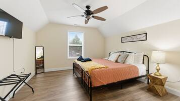 3 bedrooms, desk, travel crib, free WiFi