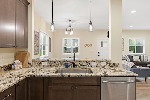 Peaceful mountain retreat in Black Mountain