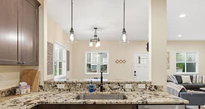 Peaceful mountain retreat in Black Mountain