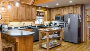 冰箱、微波炉、烤箱、炉灶