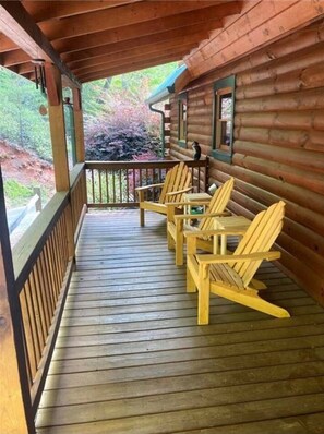 Terrace/patio - New listing! Poppy’s Great Escape (Dahlonega)