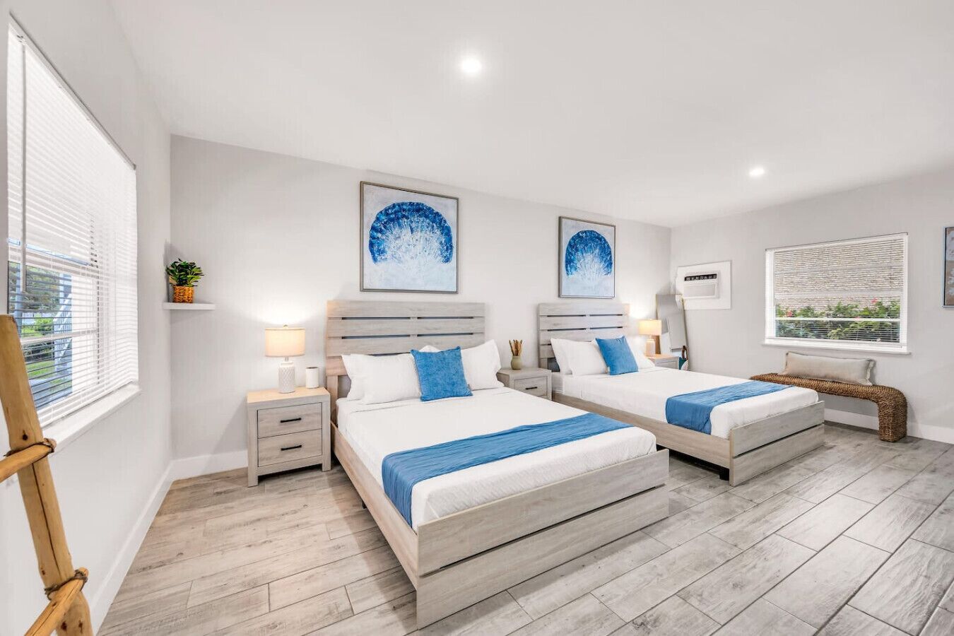 Fer et planche à repasser, lit parapluie, Wi-Fi gratuit, draps fournis