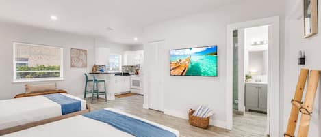 Bügeleisen/Bügelbrett, Reisekinderbett, kostenloses WLAN, Bettwäsche