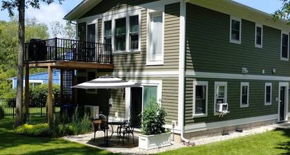 Charming studio apartment in tranquil Shelburne, perfect for your getaway!