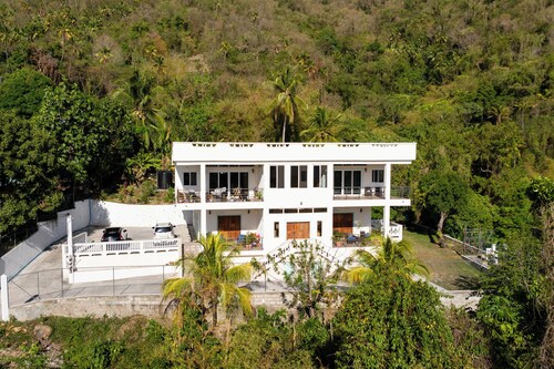 Cozy 1-bedroom AC apartment in Soufriere close proximity to popular attractions