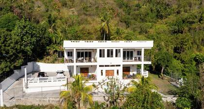 Cozy 1-bedroom AC apartment in Soufriere close proximity to popular attractions