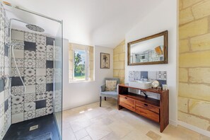 Shower, hair dryer, towels, soap - Cottage du paradis | 06 pers ~ 10min Saint-Émilion (Vignonet)