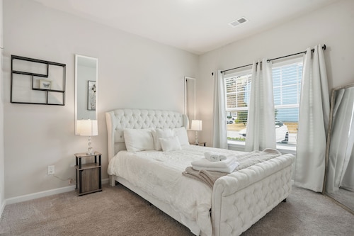 Perfect Lux Retreat 5 Min to Downtown + Airport