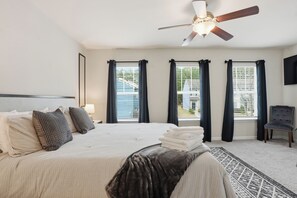 3 makuuhuonetta, silitysrauta/-lauta, ilmainen Wi-Fi, vuodevaatteet