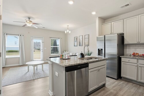 Perfect Lux Retreat 5 Min to Downtown + Airport
