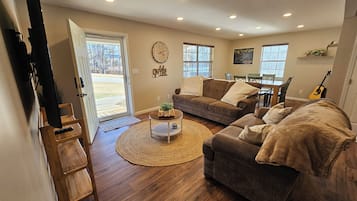 テレビ、テーブルサッカー台