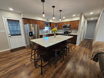 Lakeside Escape - Charming home centrally located on Lake Cumberland