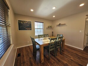 Dining - Lakeside Escape - Charming home centrally located on Lake Cumberland (Monticello)