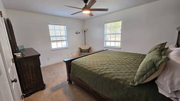 3 chambres, bureau, Wi-Fi gratuit, draps fournis