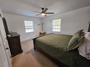 3 bedrooms, desk, free WiFi, bed sheets