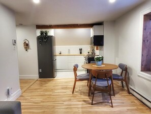 Dining - Brilliant 1-bedroom apartment with AC in charming Québec (Québec)