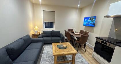 Modern Elegance / Spacious 3 Bedroom Flat