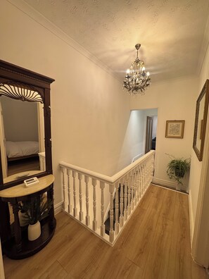 Interior - Modern Elegance / Spacious 3 Bedroom Flat (Ipswich)