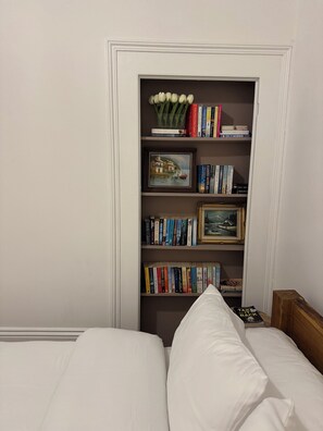 3 slaapkamers, een strijkplank/strijkijzer, gratis wifi, beddengoed