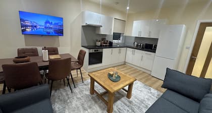 Modern Elegance / Spacious 3 Bedroom Flat