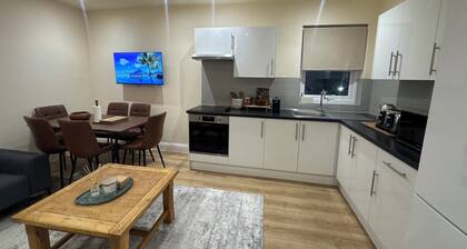 Modern Elegance / Spacious 3 Bedroom Flat