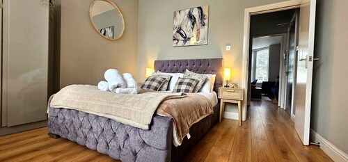 Stylish Ground-Floor Flat, Walk to Beach + Parking