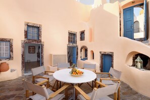 Outdoor dining - (Oia)