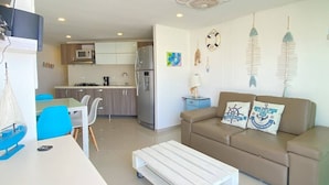 Apartment | Living area | Flat-screen TV - U-GO Torre Areia en Cabo Tortuga (Santa Marta)