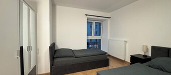 Central Düsseldorf Apartment: 2 Beds, WiFi, Elevator – Close to Hbf & Fair