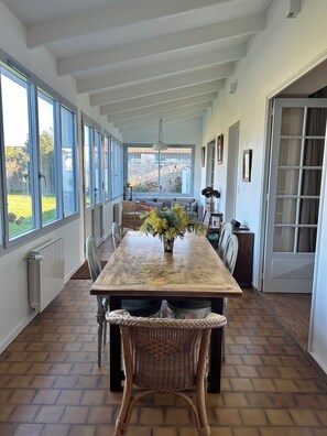 Dining - Superb beachfront home! Super large flowery garden direct to the beach (La Brée-les-Bains)