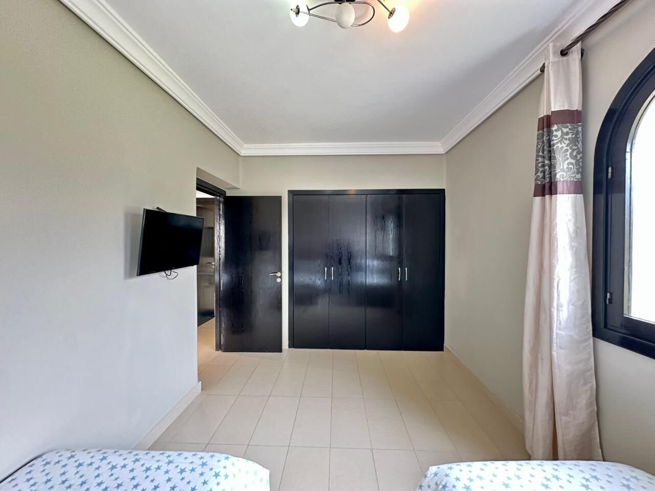 4 dormitorios, tabla de planchar con plancha, wifi y ropa de cama