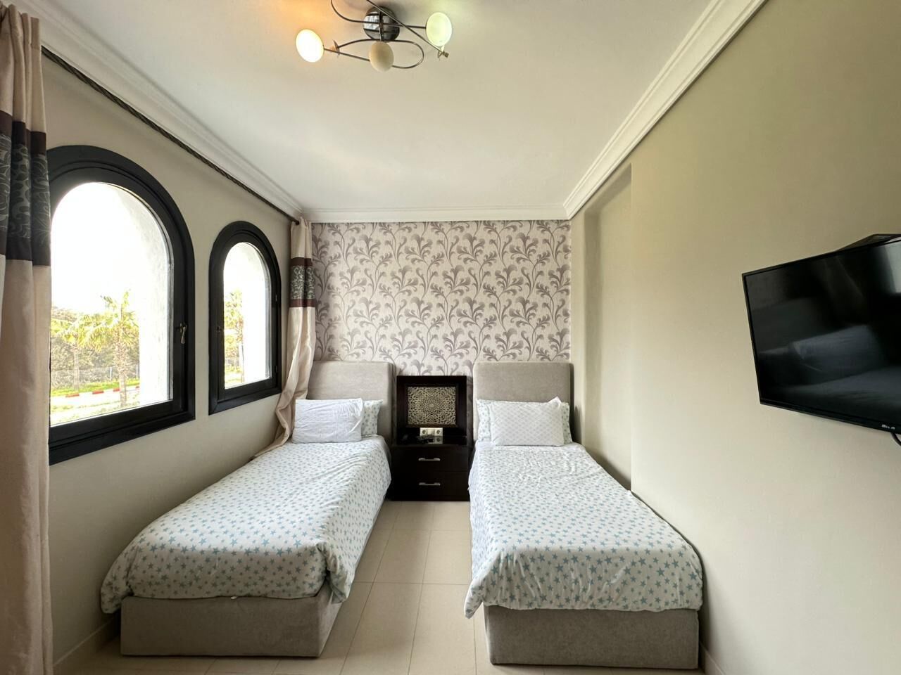 4 bedrooms, iron/ironing board, WiFi, bed sheets