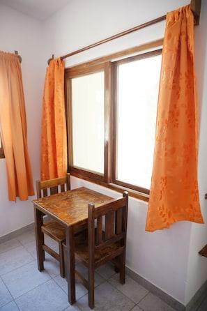 Basic Quadruple Room | Free WiFi - Akumal Mancora (Mancora)