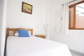 Basic Single Room | Free WiFi - Akumal Mancora (Mancora)