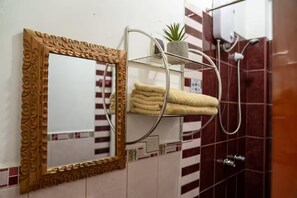 تجهيزات دش، مجففات شعر، صابون