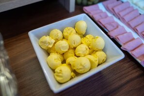 Breakfast meal - Dorm 6 - Bed and Breakfast in Cusco (Cusco)