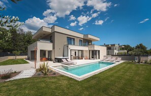 Exterior - Awesome home in Funtana (Funtana)