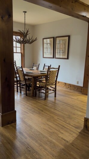 Dining - Cashiers, Trillium Lake Glenville Mountain Home 2 bedroom plus kids bunk room (Cashiers)