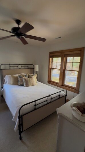 2 bedrooms, iron/ironing board, WiFi, bed sheets - Cashiers, Trillium Lake Glenville Mountain Home 2 bedroom plus kids bunk room (Cashiers)