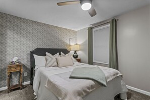2 habitaciones, tabla de planchar con plancha, wifi y ropa de cama 