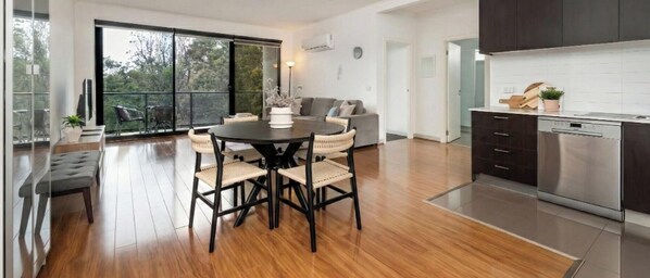 Interior - Fazzy's Beachfront Haven - Capel Sound (Capel Sound)