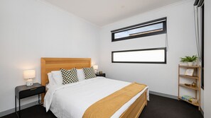 2 bedrooms, iron/ironing board, free WiFi - Fazzy's Beachfront Haven - Capel Sound (Capel Sound)