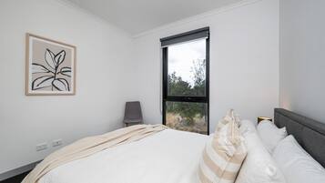 2 bedrooms, iron/ironing board, free WiFi