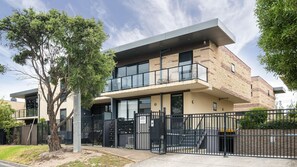 Exterior - Fazzy's Beachfront Haven - Capel Sound (Capel Sound)