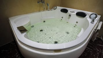 Junior Suite | Iron/ironing board, free WiFi