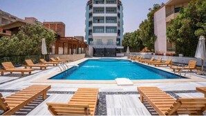 Departamento, 1 habitación, con acceso para personas discapacitadas, para fumadores | Alberca | Alberca al aire libre 