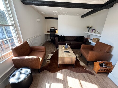 Rustic Elegance Town Centre 2 Bedroom Apartment