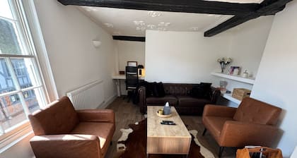 Rustic Elegance Town Centre 2 Bedroom Apartment