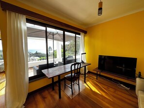 Lobby sitting area - Machico View (Machico)