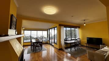 Deluxe House, Ensuite, Ocean View (Machico View) | Lounge